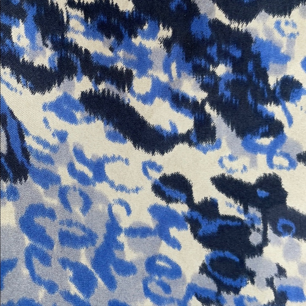 📏 CAbi 628 Blue Leopard Top XS - Picture 6 of 7